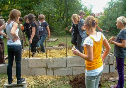 hort_einblicke_hochbeetbau_02.jpg